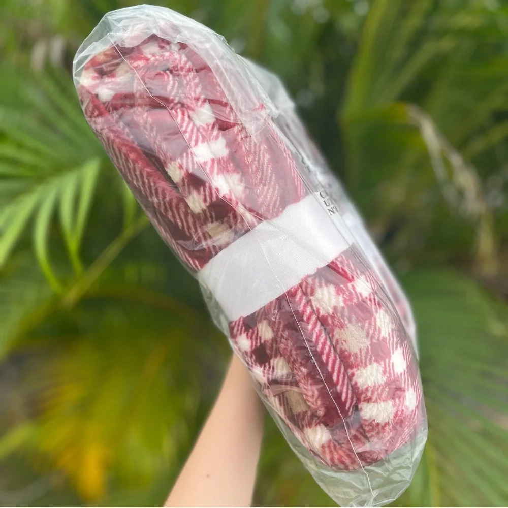 NWT Charter Club Cozy Plush 50in x 70in Throw • Garnet Plaid